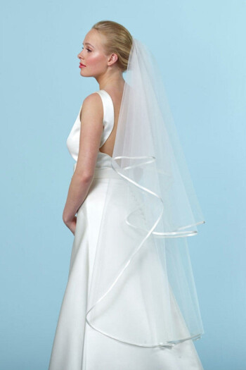 brautschleier-120-cm-2-lagig-soft-tüll-mit-satinbesatz-zuerich-02 Zweilagiger Tüllschleier mit Satinbesatz, 120cm – Las Perlitas Zürich – Ansicht 2