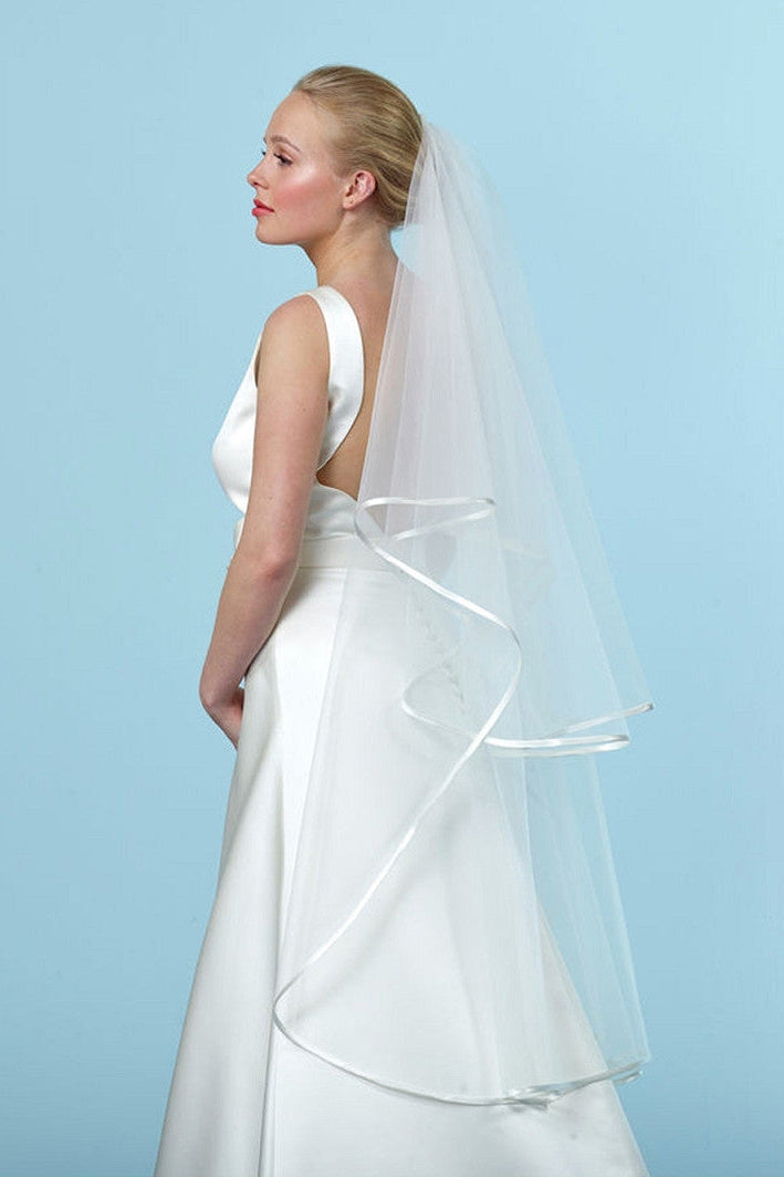 brautschleier-120-cm-2-lagig-soft-tüll-mit-satinbesatz-zuerich-02 Zweilagiger Tüllschleier mit Satinbesatz, 120cm – Las Perlitas Zürich – Ansicht 2