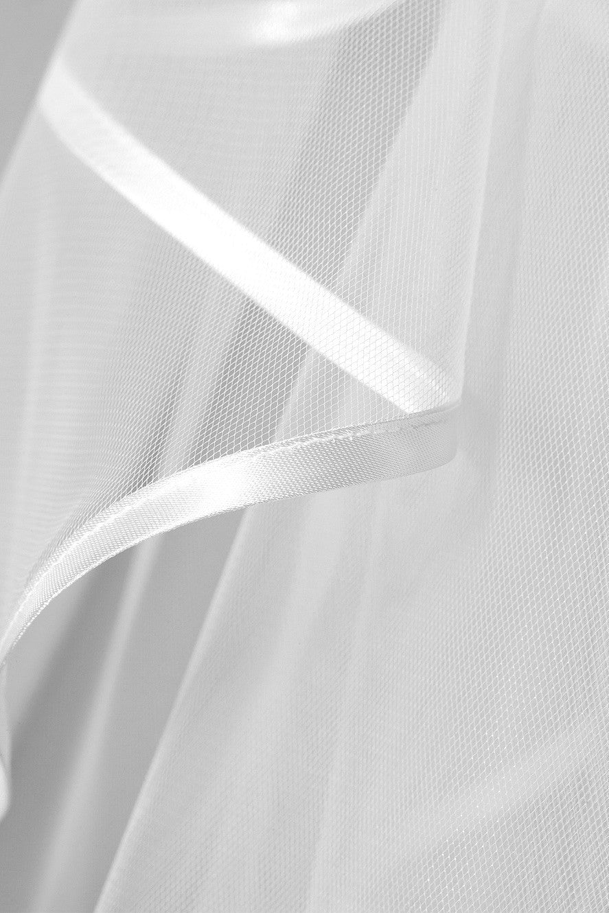 brautschleier-120-cm-2-lagig-soft-tüll-mit-satinbesatz-zuerich-04 Zweilagiger Tüllschleier mit Satinbesatz, 120cm – Las Perlitas Zürich – Ansicht 4