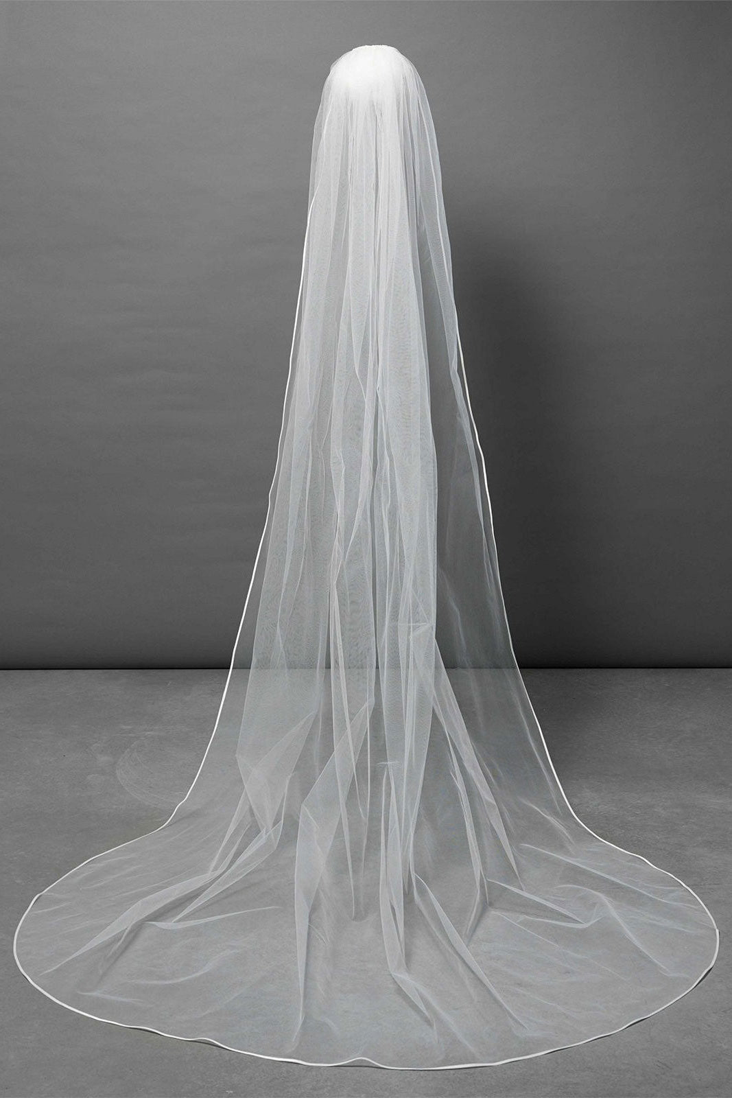 brautschleier-s44-satinband-lang-zuerich-01 Tüllschleier mit Satinband, 300 cm – Las Perlitas Zürich