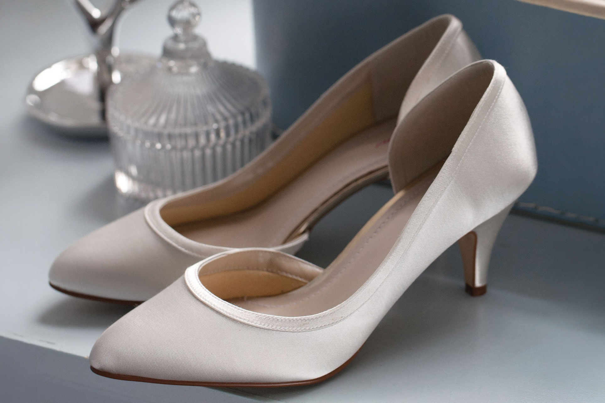 brautschuhe-abbie-zuerich-01 Satin-Pumps Abbie – Ivory – Salma & Noeli – Las Perlitas Zürich
