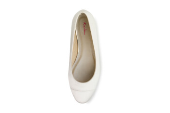 brautschuhe-bess-zuerich-05 Satin-Ballerina Bess – Ivory – Salma & Noeli – Las Perlitas Zürich – Ansicht 5