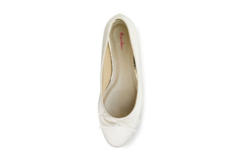 brautschuhe-brittany-zuerich-04 Satin-Ballerina Brittany – Ivory – Salma & Noeli – Las Perlitas Zürich – Ansicht 4