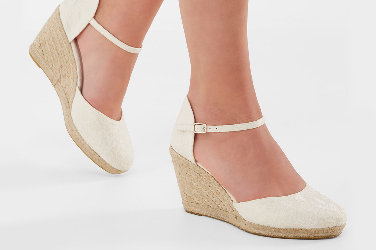brautschuhe-jessie-zuerich-03 Spitze-Slingpumps Jessie – Ivory – Salma & Noeli – Las Perlitas Zürich – Ansicht 3