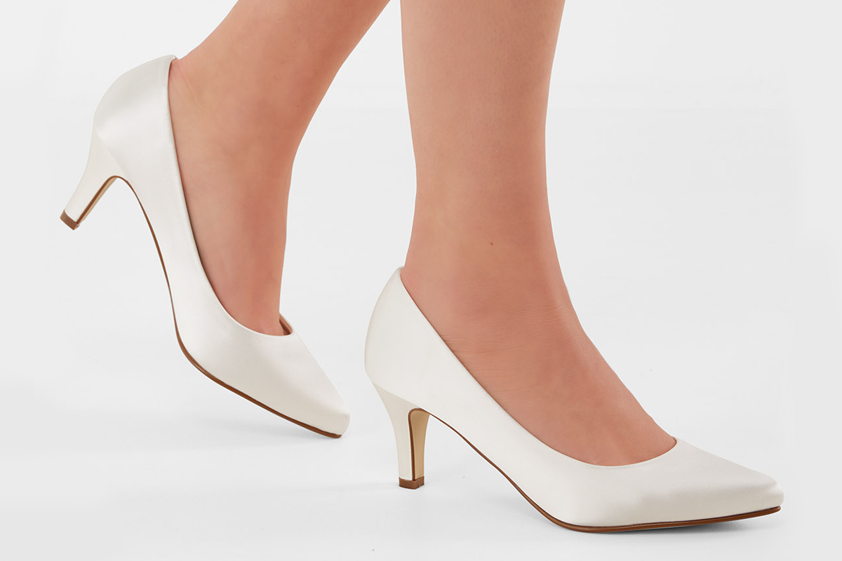 brautschuhe-lottie-zuerich-02 Satin-Pumps Lottie – Ivory – Salma & Noeli – Las Perlitas Zürich – Ansicht 2