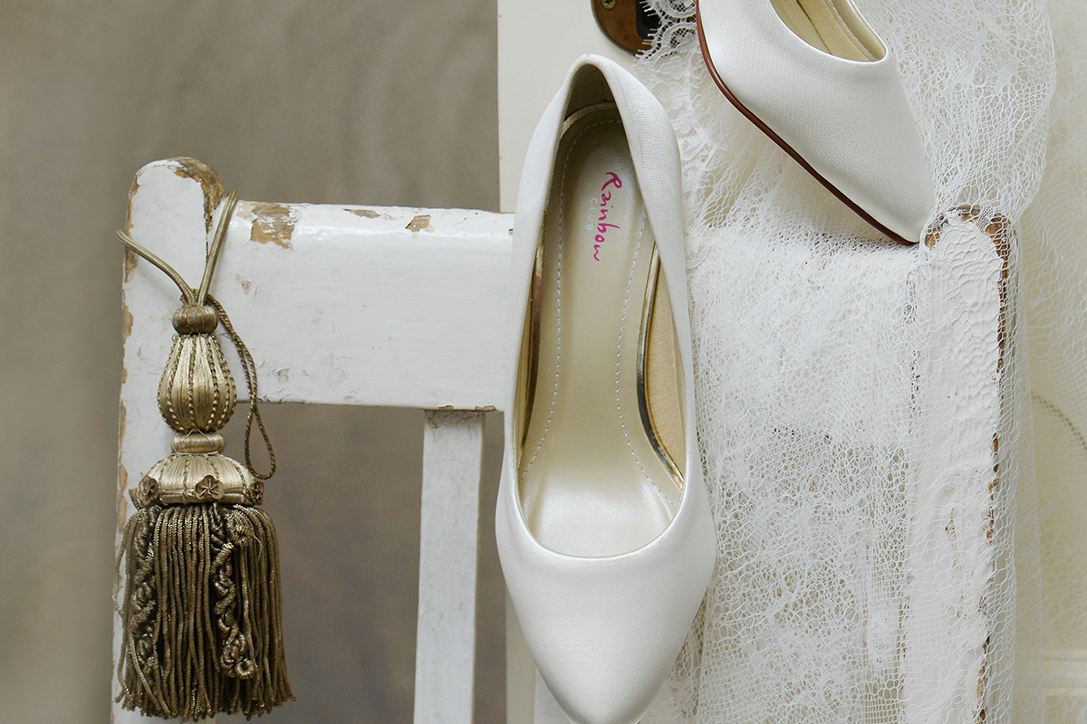 brautschuhe-lottie-zuerich-03 Satin-Pumps Lottie – Ivory – Salma & Noeli – Las Perlitas Zürich – Ansicht 3
