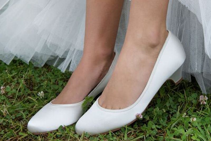 brautschuhe-paula-zuerich-02 Satin-Pumps Paula – Ivory – Salma & Noeli – Las Perlitas Zürich – Ansicht 2
