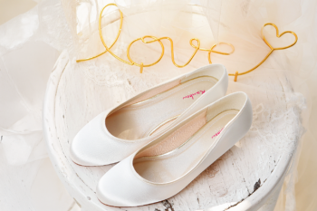 brautschuhe-paula-zuerich-03 Satin-Pumps Paula – Ivory – Salma & Noeli – Las Perlitas Zürich – Ansicht 3