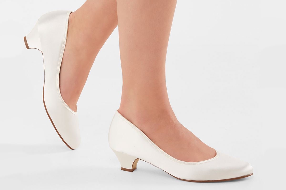 brautschuhe-paula-zuerich-04 Satin-Pumps Paula – Ivory – Salma & Noeli – Las Perlitas Zürich – Ansicht 4