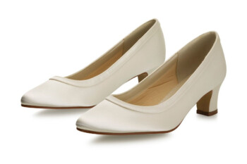 brautschuhe-ramona-zuerich-01 Satin-Pumps Ramona – Ivory – Salma & Noeli – Las Perlitas Zürich