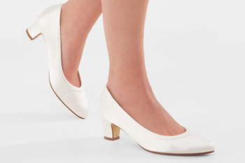 brautschuhe-ramona-zuerich-02 Satin-Pumps Ramona – Ivory – Salma & Noeli – Las Perlitas Zürich – Ansicht 2