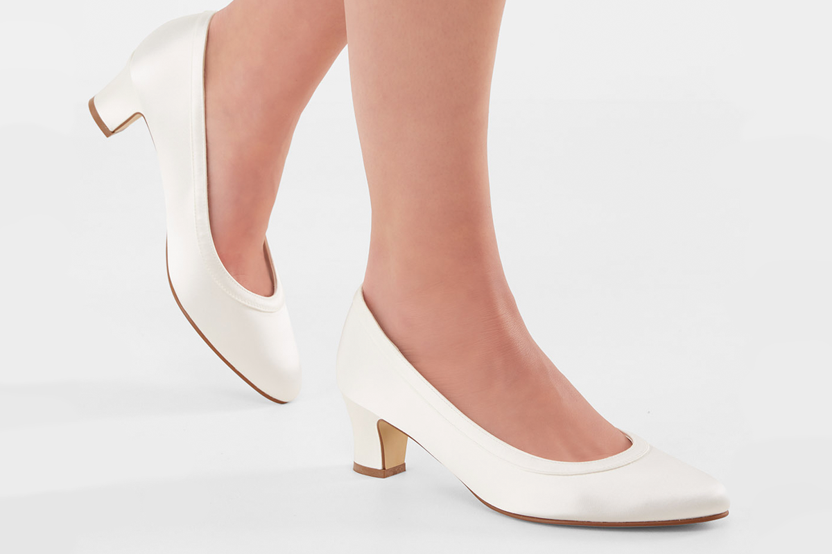 brautschuhe-ramona-zuerich-02 Satin-Pumps Ramona – Ivory – Salma & Noeli – Las Perlitas Zürich – Ansicht 2