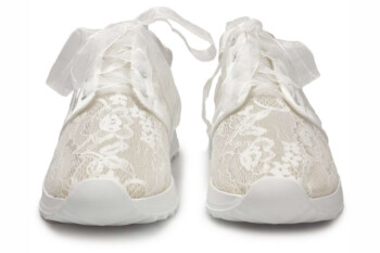 brautsneaker-oslo-928-spitze-zuerich-03 Spitze-Brautsneaker Oslo – Ivory – Salma & Noeli – Las Perlitas Zürich – Ansicht 3
