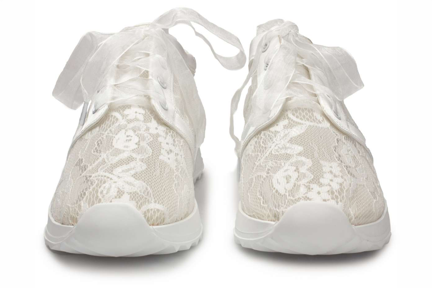 brautsneaker-oslo-928-spitze-zuerich-03 Spitze-Brautsneaker Oslo – Ivory – Salma & Noeli – Las Perlitas Zürich – Ansicht 3