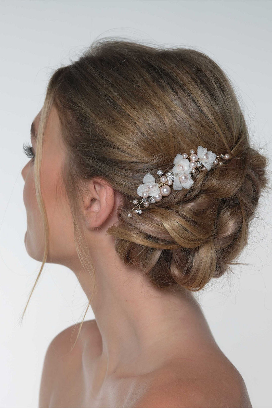 haarschmuck-braut-blueten-zuerich-01 Braut-Haarschmuck mit Blättern & Perlen – Gold – Las Perlitas Zürich