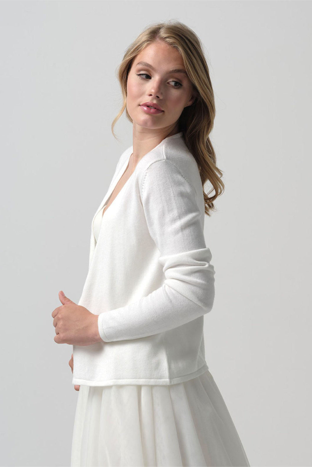 hochzeitsjacke-cardigan-zuerich-02 Hochzeits-Cardigan – Weiss – Las Perlitas Zürich – Ansicht 2