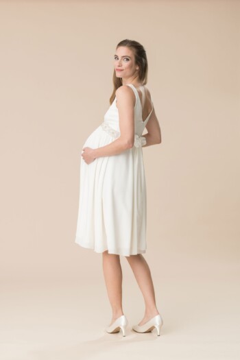 umstands-hochzeitskleid-bianca-kurz-elfenbein-zuerich-04 Umstandshochzeitskleid Bianca kurz – Ivory – Las Perlitas Atelier – Las Perlitas Zürich – Ansicht 4