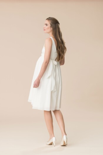 umstands-hochzeitskleid-bianca-kurz-elfenbein-zuerich-05-1.jpg Umstandshochzeitskleid Bianca kurz – Ivory