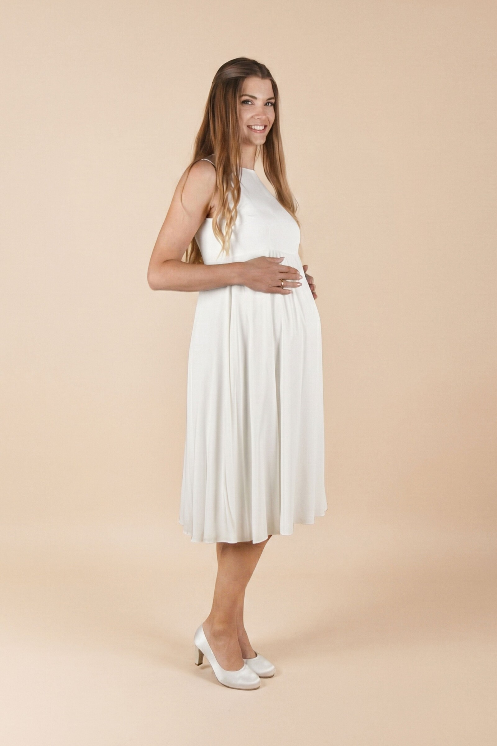 umstands-hochzeitskleid-bianca-kurz-elfenbein-zuerich-06 Umstandshochzeitskleid Bianca kurz – Ivory – Las Perlitas Atelier – Las Perlitas Zürich – Ansicht 6