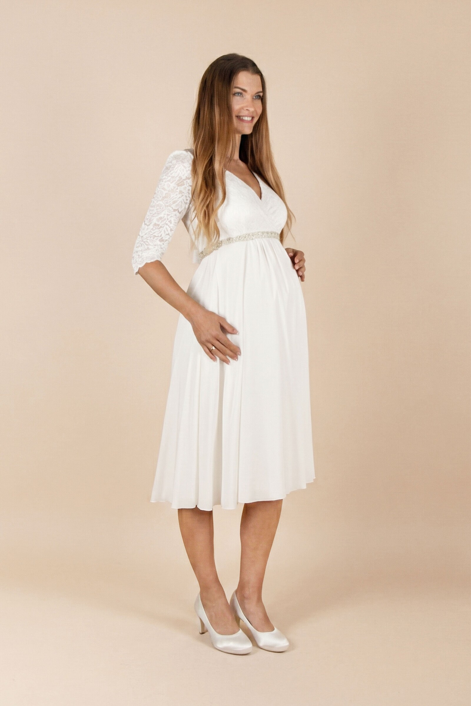 umstands-hochzeitskleid-cecilia-kurz-elfenbein-zuerich-02 Umstandshochzeitskleid Cecilia kurz – Ivory – Las Perlitas Atelier – Las Perlitas Zürich – Ansicht 2