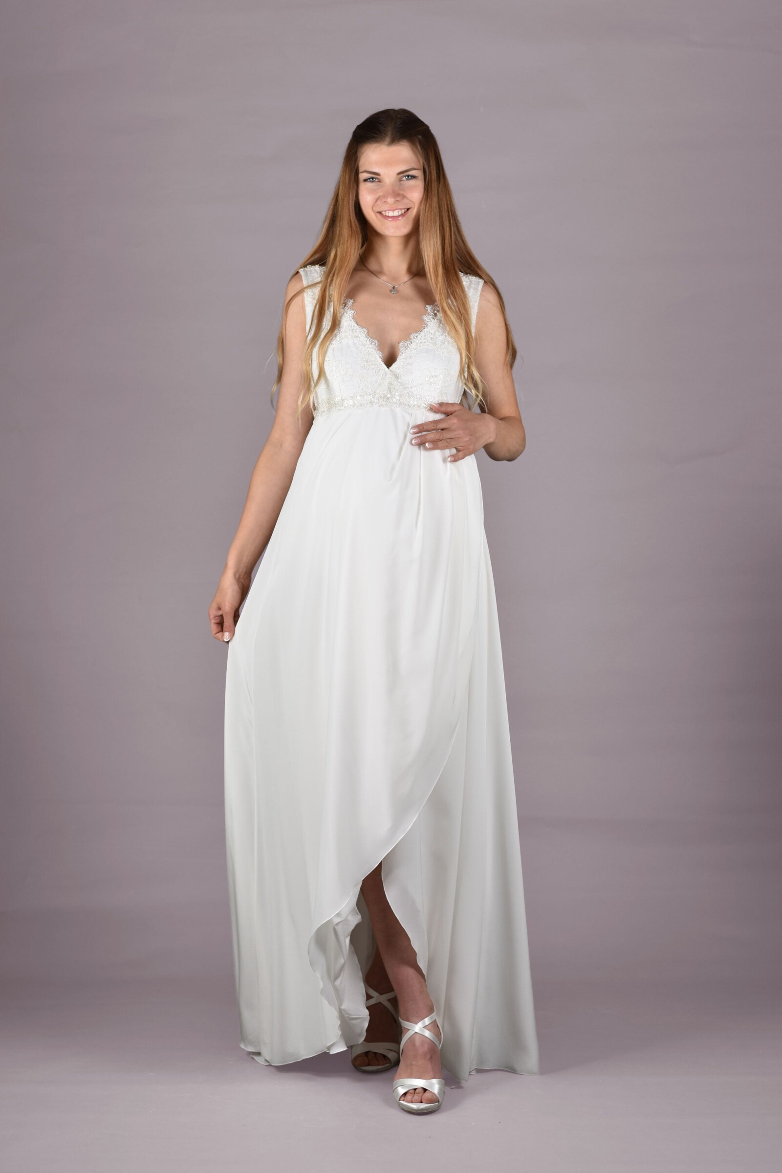 umstands-hochzeitskleid-elodie-elfenbein-zuerich-02 Umstandshochzeitskleid Elodie – Ivory – Las Perlitas Atelier – Las Perlitas Zürich – Ansicht 2