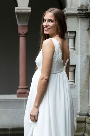 umstands-hochzeitskleid-elodie-elfenbein-zuerich-09-1.jpg Umstandshochzeitskleid Elodie – Ivory