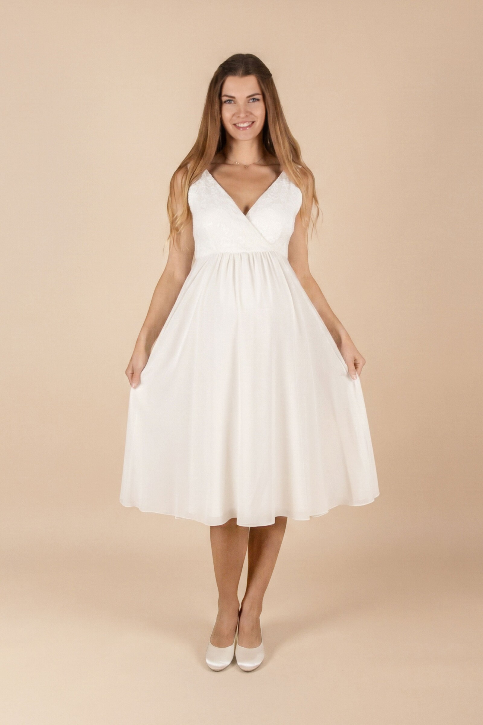 umstands-hochzeitskleid-larina-kurz-elfenbein-zuerich-02 Umstandshochzeitskleid Larina kurz – Ivory – Las Perlitas Atelier – Las Perlitas Zürich – Ansicht 2