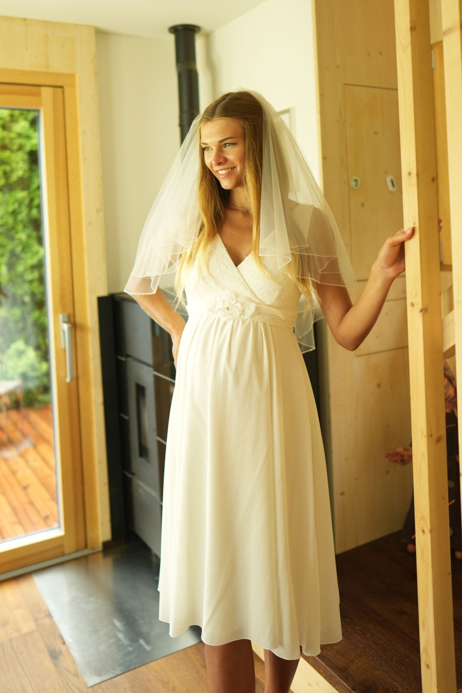 umstands-hochzeitskleid-larina-kurz-elfenbein-zuerich-07 Umstandshochzeitskleid Larina kurz – Ivory – Las Perlitas Atelier – Las Perlitas Zürich – Ansicht 7