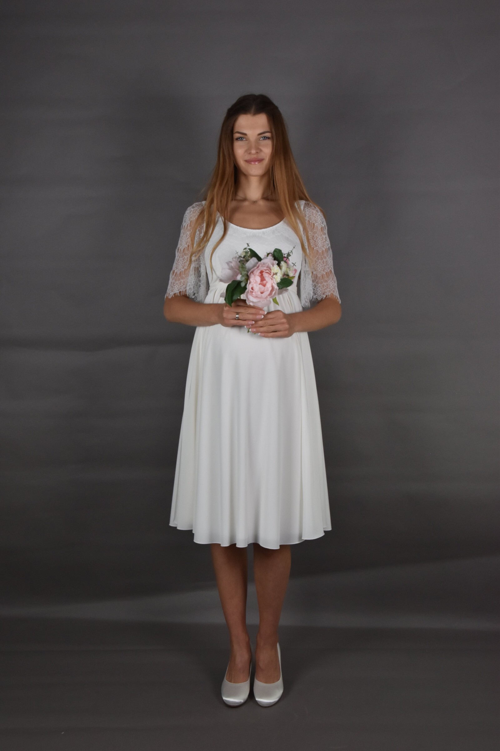 umstands-hochzeitskleid-lorena-kurz-elfenbein-zuerich-05 Umstandshochzeitskleid Lorena kurz – Ivory – Las Perlitas Atelier – Las Perlitas Zürich – Ansicht 5
