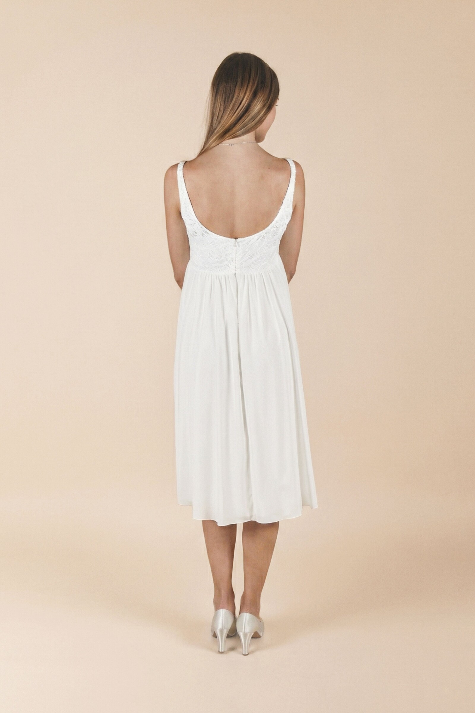 umstands-hochzeitskleid-mara-kurz-elfenbein-zuerich-02-1.jpg Umstandshochzeitskleid Mara kurz – Ivory