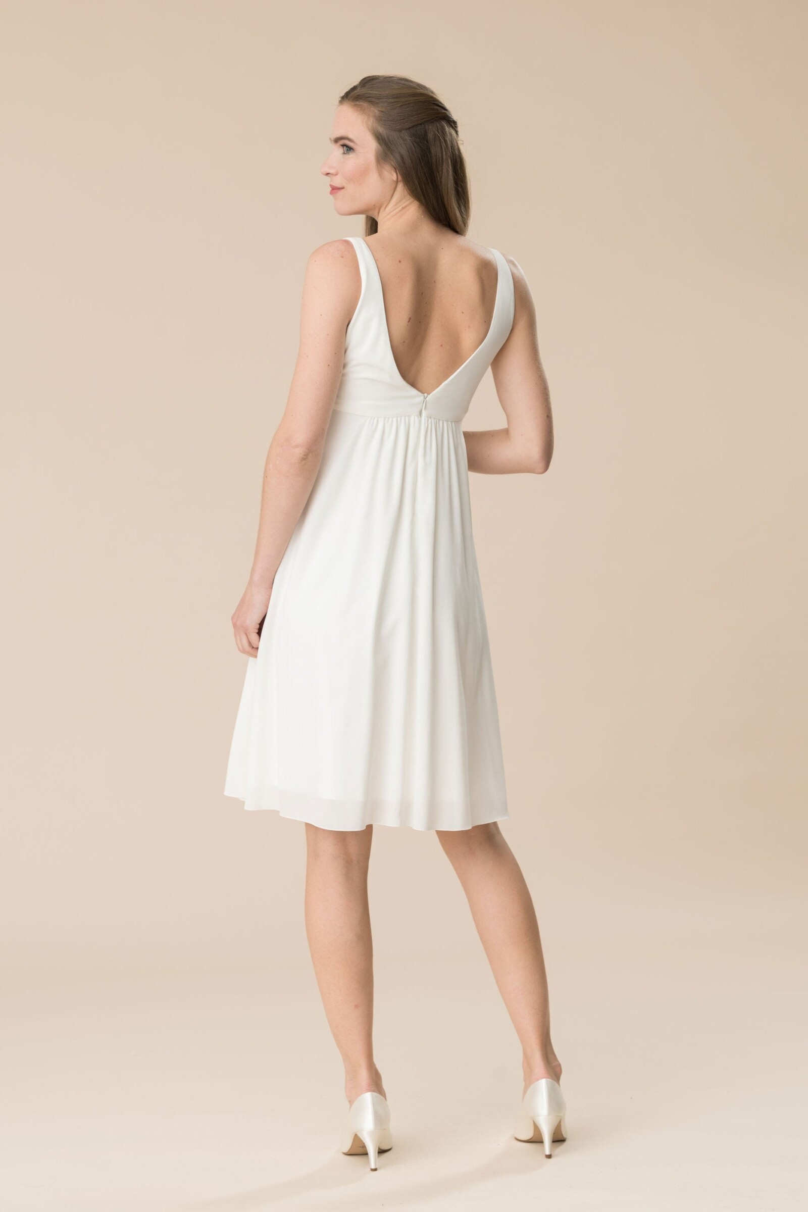 umstands-hochzeitskleid-mia-kurz-elfenbein-zuerich-07 Umstandshochzeitskleid Mia kurz – Ivory – Las Perlitas Atelier – Las Perlitas Zürich – Ansicht 7