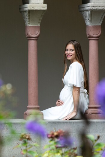 umstands-hochzeitskleid-stella-kurz-elfenbein-zuerich-02-1.jpg Umstandshochzeitskleid Stella kurz – Ivory