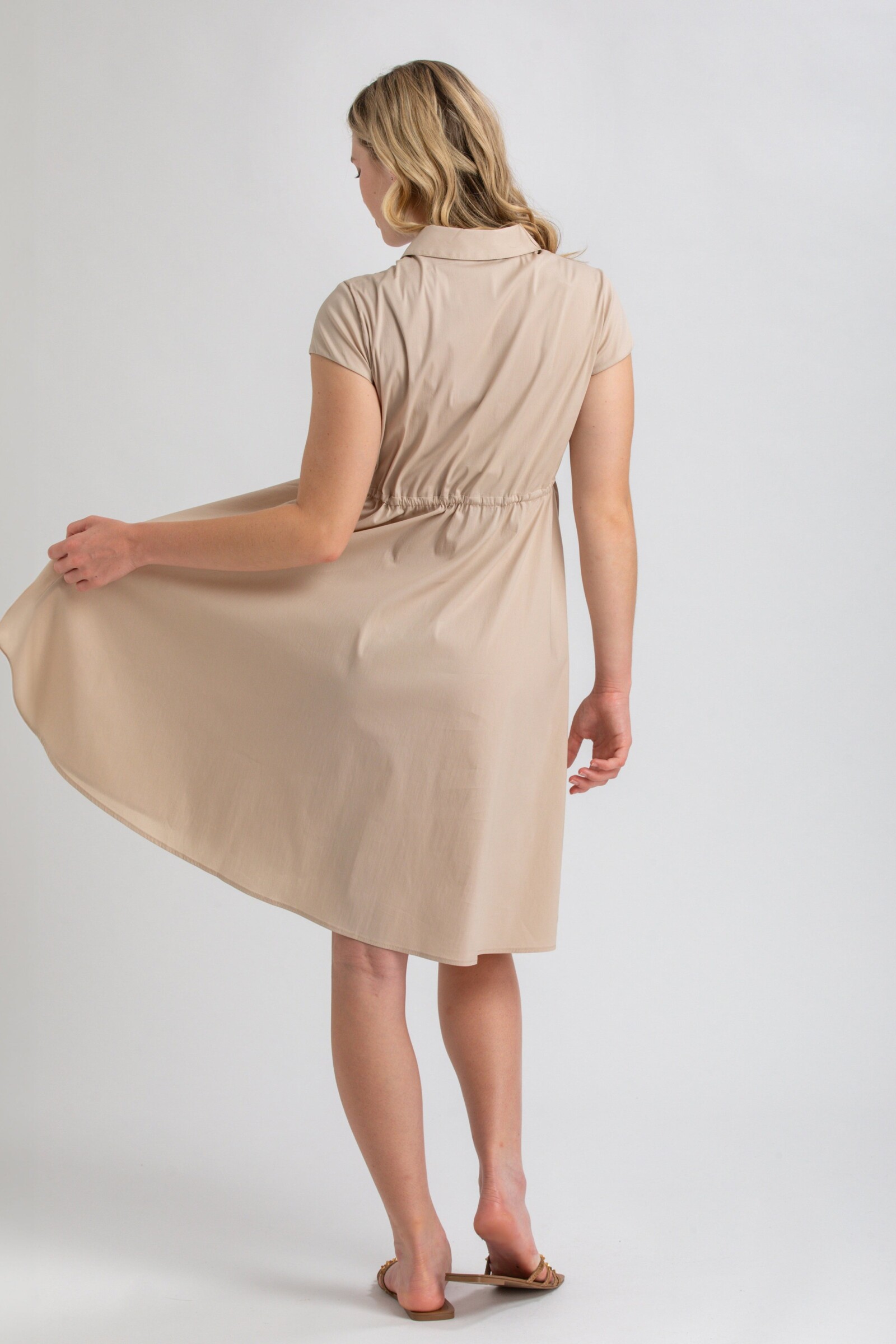 umstandskleid-viola-beige-zuerich-02 Schwangerschaftskleid Viola – Nude – Las Perlitas Zürich – Ansicht 2