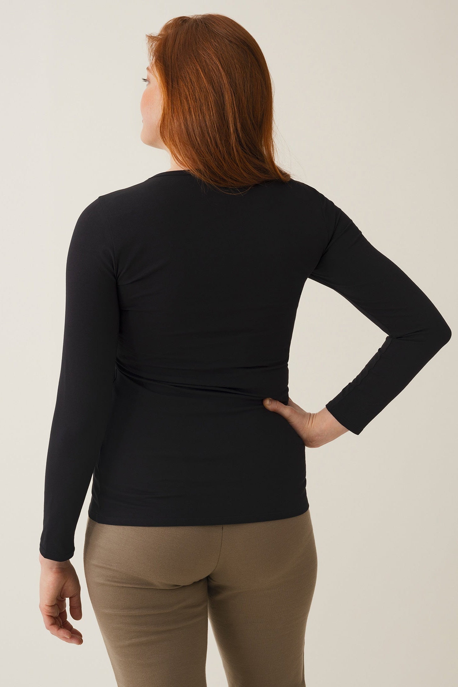 Still-Shirt Essential langarm – Schwarz – Las Perlitas Zürich – Ansicht 2
